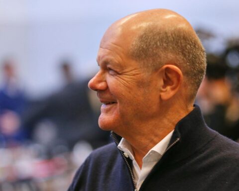 Olaf Scholz erhält Leo-Baeck-Medaille für Engagement für jüdisches Leben in Deutschland.