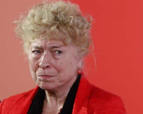 Gesine Schwan kritisiert SPD-Führung und fordert lebendige Debattenkultur für soziale Gerechtigkeit.
