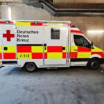 Rettungswagen am Unfallort nach schwerem Motorradunfall mit 16-jähriger Fahrerin in Kevelaer.