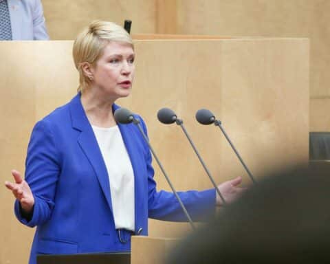 Manuela Schwesig fordert dringende Sonderkonferenz zur Bekämpfung der Energiekrise und Bürgerentlastung.