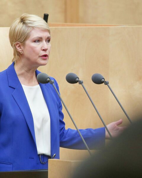 Manuela Schwesig fordert dringende Sonderkonferenz zur Bekämpfung der Energiekrise und Bürgerentlastung.