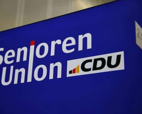 Senioren-Union diskutiert Rentenreform: Hubert Hüppe betont die Wichtigkeit besserer Altersversorgung.