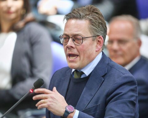 Konstantin von Notz spricht besorgt über Sicherheitslücken durch Spionageangriffe in Deutschland.