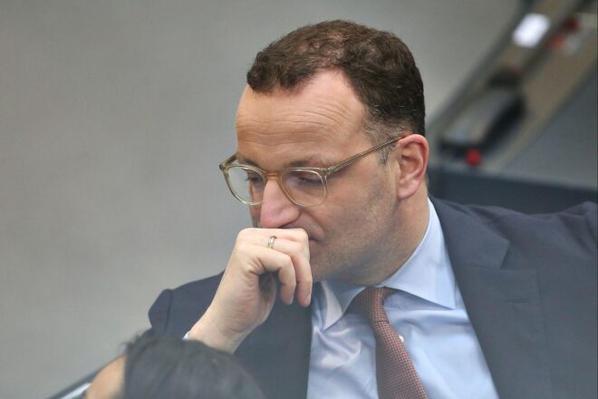 Spahn stellt nach Tankrabatt weitere Maßnahmen in Aussicht