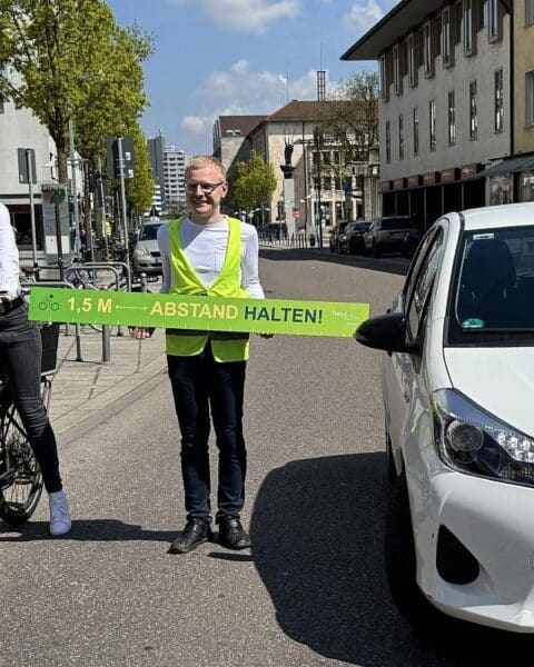 Oberbürgermeisterin und Radverkehrsbeauftragter präsentieren Kampagne für respektvolles Miteinander im Straßenverkehr.