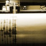 Seismograph zeichnet starkes Seebeben vor Japans Küste, geologische Messungen in Echtzeit.