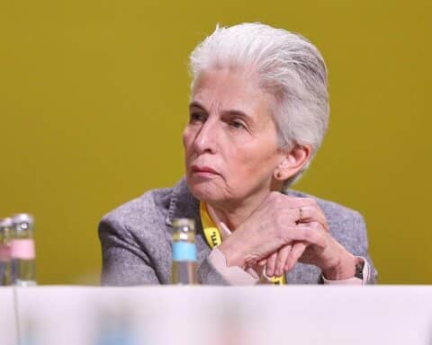 Marie-Agnes Strack-Zimmermann diskutiert Energiesteuersenkung und Klimaprämie für Bürger zur Entlastung.