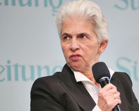 Marie-Agnes Strack-Zimmermann warnt vor Rechtsruck der FDP und stärkt den Liberalismus.