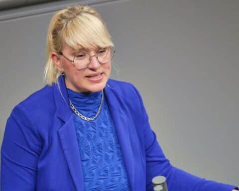 Luise Amtsberg diskutiert friedliche Lösungen für den Sudan auf einer Konferenz in Berlin.