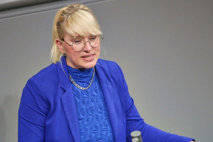 Luise Amtsberg diskutiert friedliche Lösungen für den Sudan auf einer Konferenz in Berlin.