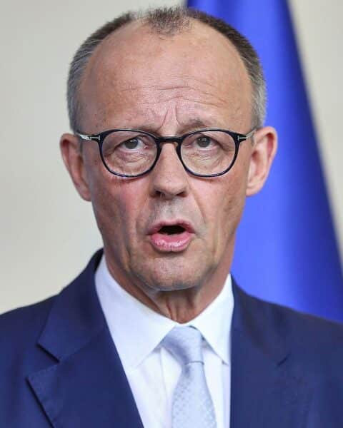 Friedrich Merz telefoniert diplomatisch mit Shehbaz Sharif über Frieden im Nahen Osten.