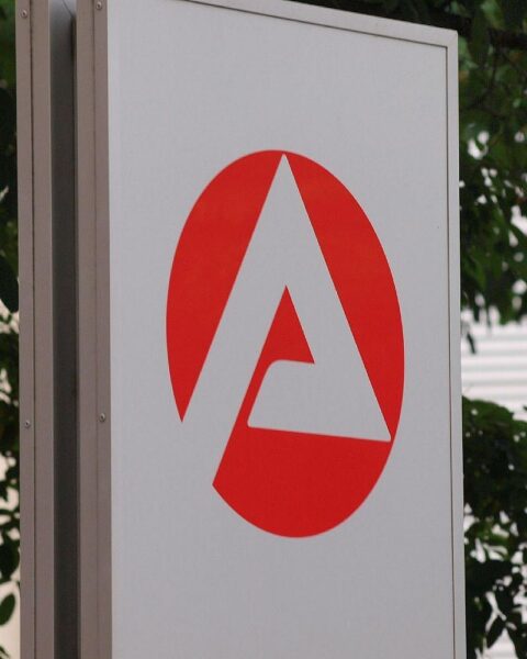 Internationale Studierende starten direkt ins Berufsleben, ohne bürokratische Hürden. অফিস.