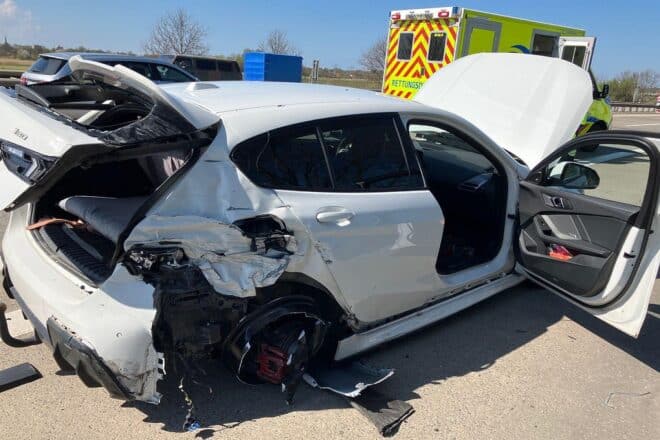 Transporter verunfallt auf A27 bei Bremerhaven