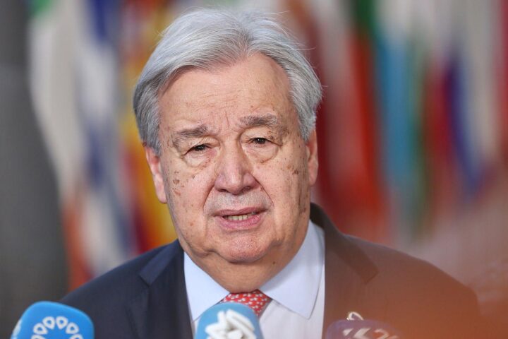 Antonio Guterres verurteilt tödlichen Angriff auf UN-Friedenstruppen im Libanon, fordert Waffenruhe.