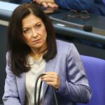 Katherina Reiche im Gespräch mit Industrievertretern, privat am Tisch, ohne Umweltverbände.