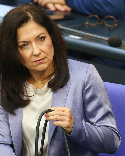 Katherina Reiche im Gespräch mit Industrievertretern, privat am Tisch, ohne Umweltverbände.