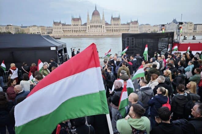 Ungarn: Orbán gesteht Niederlage gegen Magyar bei Parlamentswahl ein