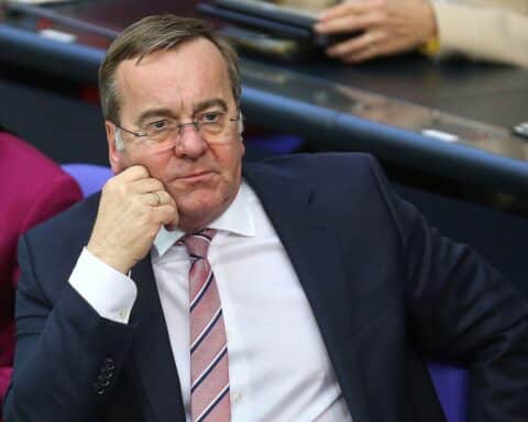 Ein Bild von Boris Pistorius bei der Präsentation von Reformplänen zur Bundeswehr.