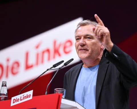 Jan van Aken, Ko-Vorsitzender der Linken, kündigt Rücktritt aus gesundheitlichen Gründen an.