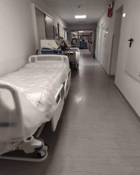 Schnelles Gesundheitsreform-Meeting im Krankenhaus: Experten diskutieren dringend notwendige Änderungen für das System.