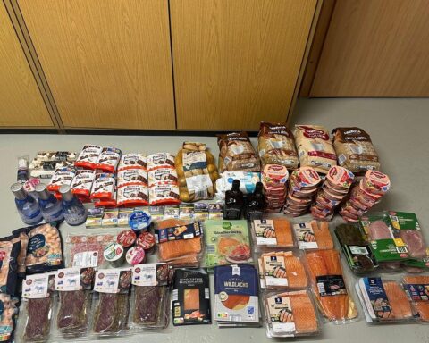 Polizei findet gestohlene Waren und Drogen bei Verdächtigen in Bad Münder.