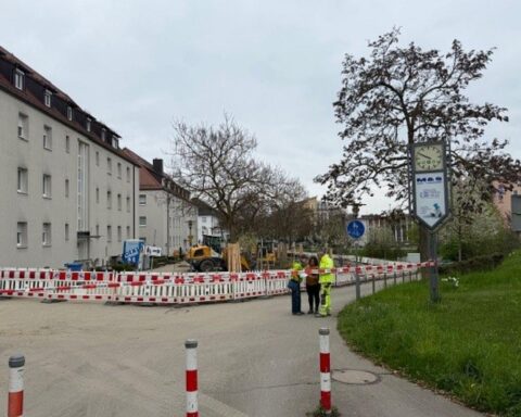 Bauarbeiten am Maybachplatz, Fehlalarm wegen vermeintlicher Bombe, Sicherheit gewährleistet, Großeinsatz beendet.