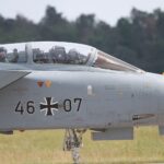 Tornado-Kampfjet über politische Beteiligung an steigenden Verteidigungsausgaben in Deutschland.