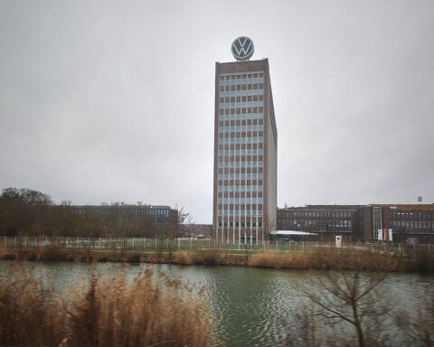 Volkswagen-Werke in Deutschland: Überkapazitäten, Einschnitte und potenzielle Veränderungen stehen bevor.