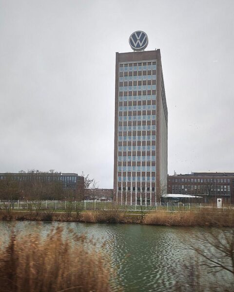 Volkswagen-Werke in Deutschland: Überkapazitäten, Einschnitte und potenzielle Veränderungen stehen bevor.