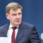 Johann Wadephul bei einem EU-Treffen, diskutiert Unterstützung für die Ukraine und Kredite.