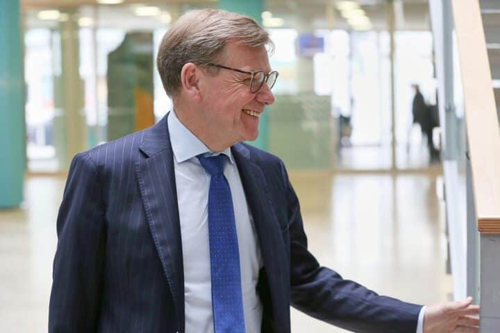 Johann Wadephul betont Diplomatie als Schlüssel zur Konfliktlösung in internationalen Krisen.