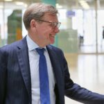 Bundesaußenminister Wadephul kündigt erhöhte humanitäre Hilfe für den Sudan an, Konferenz-Setting.