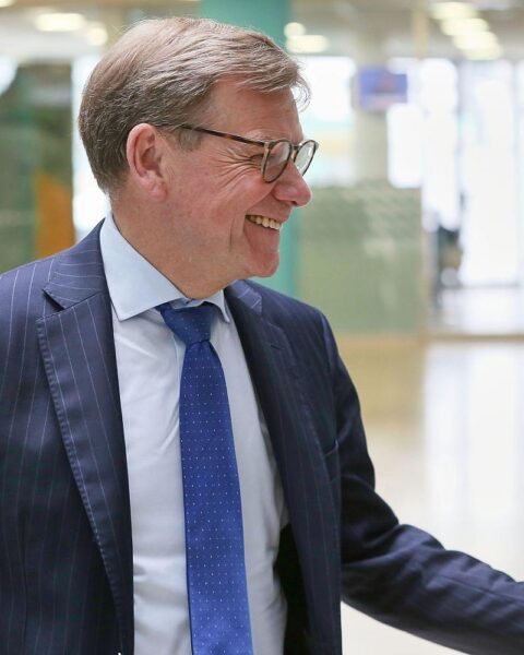 Bundesaußenminister Wadephul kündigt erhöhte humanitäre Hilfe für den Sudan an, Konferenz-Setting.