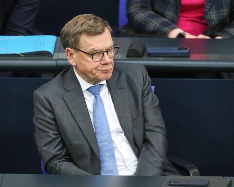 Johann Wadephul diskutiert Deutschlands Rolle zur Sicherung der Seehandelswege im Nahen Osten.