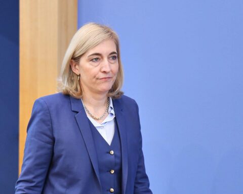 Nina Warken tritt für Gesundheitskostenfinanzierung durch Steuergelder für Bürgergeldempfänger ein.