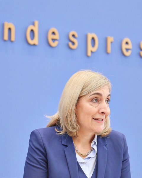 Nina Warken spricht über Gehaltdeckelung für Krankenkassen-Führungskräfte zur Finanzreform.