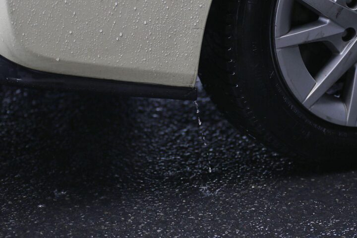 Wechselhaftes Wetter mit Regen, Gewittern und kühlen Temperaturen in Baden-Württemberg.