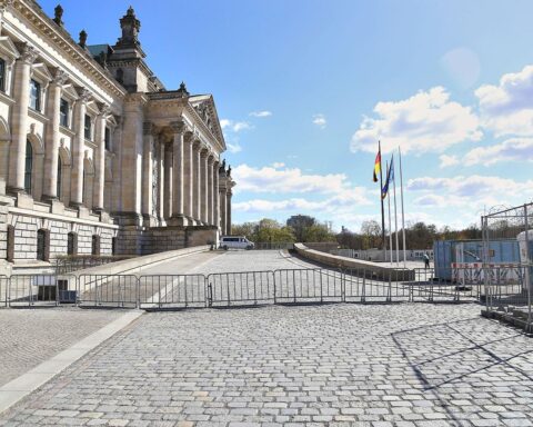 Sonniger Tag in Berlin und Brandenburg, mit Quellwolken und angenehmen Temperaturen.