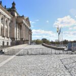 Sonniger Tag in Berlin mit heiterem Himmel und milden Temperaturen. Frost in der Nacht.