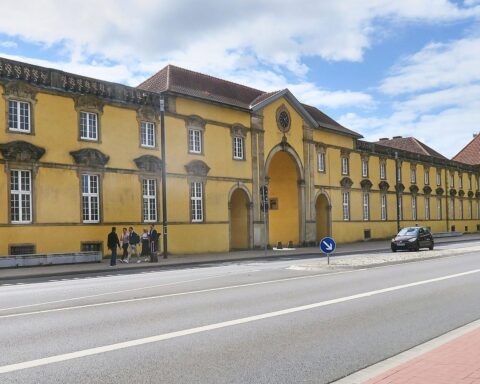 Sonniger Himmel über Niedersachsen, milde Temperaturen und leichte Wolkenfelder erwarten die Menschen heute.