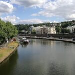 Sonniger Tag in Rheinland-Pfalz und Saarland, milde Temperaturen, wolkenloser Himmel, leichter Wind.
