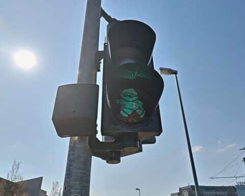 Mainzelmännchen als Ampelmännchen, Wetterbericht mit Hochdruck, Sonne und wechselhaftem Wind.
