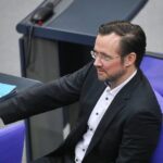 Dirk Wiese diskutiert GKV-Reform, kritisiert Vorschläge und fordert faire Einsparungen für Versicherte.