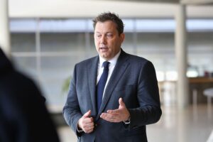Lars Klingbeil diskutiert Reformideen mit Gabriel Felbermayr, um Deutschlands Wohlstand zu sichern.