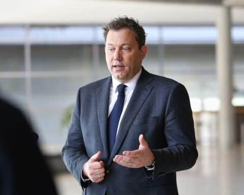 Lars Klingbeil diskutiert Reformideen mit Gabriel Felbermayr, um Deutschlands Wohlstand zu sichern.