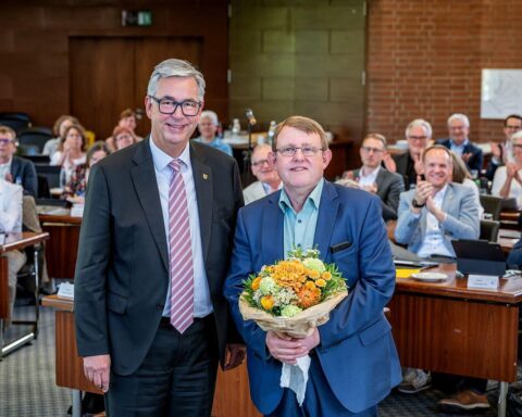 Landrat würdigt scheidenden Dezernenten Wolfgang Bechtle im Kreistag. Emotionale Verabschiedung.