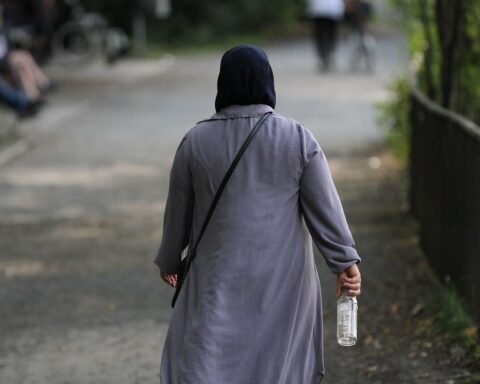 Frauen mit Kopftuch symbolisieren Vielfalt und Integration der ausländischen Bevölkerung in Thüringen.