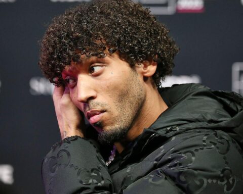 Zara Larsson feiert dritten Chartsieg mit „Lush Life“, BTS dominiert Album-Charts mit „Arirang“.