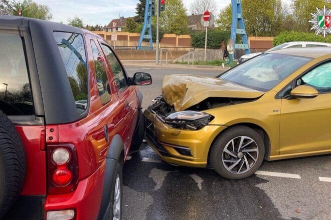 Zwei Frauen nach Unfall in Oberhausen im Krankenhaus