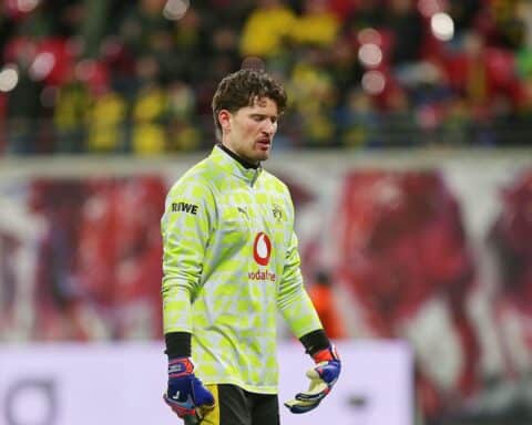 Fußballspiel zwischen Gladbach und Dortmund, entscheidende Szenen, Jubel über den Klassenerhalt.